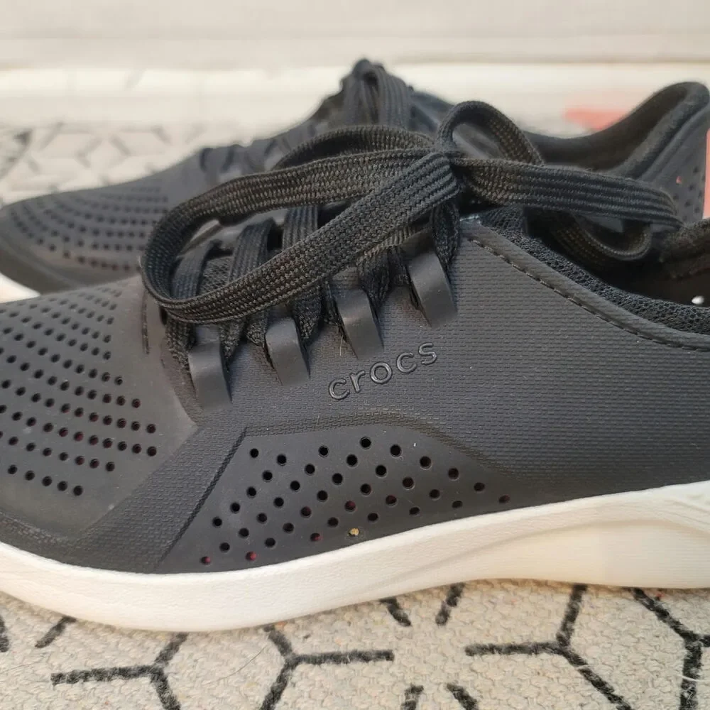 CROCS InMotion Pacer Sneakers in Black/Atmosphere, sz 8